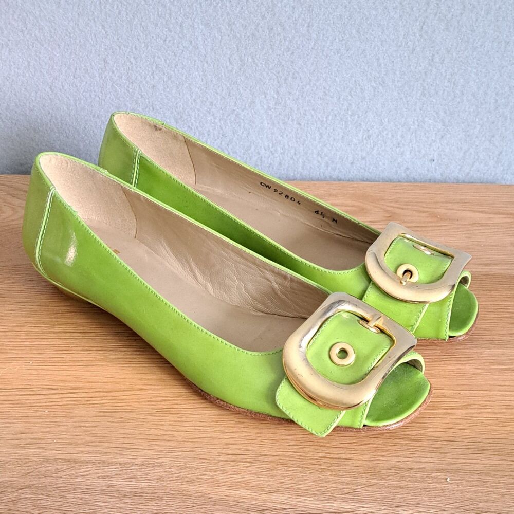 Stuart Weitzman Lime Green Patent Leather Peep Toe Flats 6.5 Gold Buckle Spain
